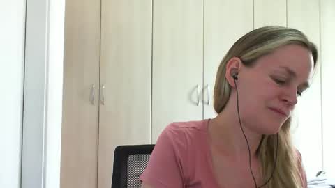 Snapshot of crazyanny chatting on December 30, 5:55 pm Anny online show from December 30, 5:55 pm