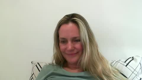 Snapshot of crazyanny chatting on January 3, 8:54 pm Anny online show from January 3, 8:54 pm