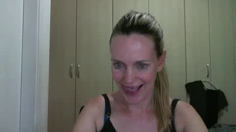 Snapshot of crazyanny chatting on January 14, 12:11 am Anny online show from January 14, 12:11 am