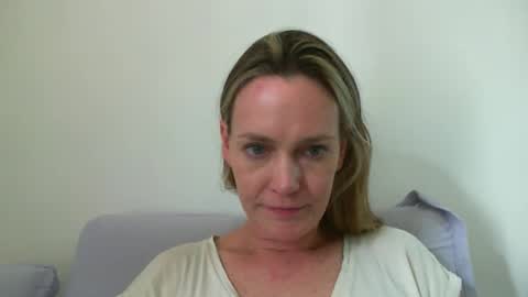 Snapshot of crazyanny chatting on January 18, 2:23 pm Anny online show from January 18, 2:23 pm