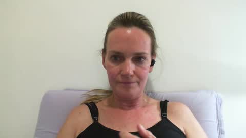 Snapshot of crazyanny chatting on January 22, 12:27 am Anny online show from January 22, 12:27 am