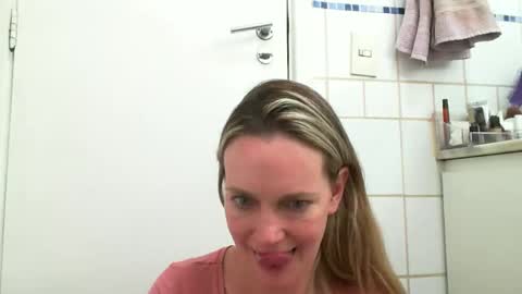 Snapshot of crazyanny chatting on January 23, 6:35 pm Anny online show from January 23, 6:35 pm