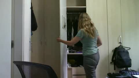 Snapshot of crazyanny chatting on January 29, 2:10 pm Anny online show from January 29, 2:10 pm