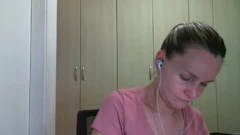 Snapshot of crazyanny chatting on February 11, 8:52 pm Anny online show from February 11, 8:52 pm