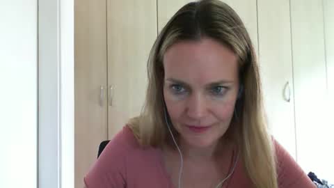 Snapshot of crazyanny chatting on February 13, 10:55 am Anny online show from February 13, 10:55 am