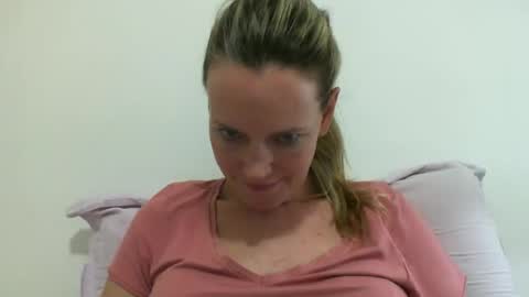 Snapshot of crazyanny chatting on February 13, 9:49 pm Anny online show from February 13, 9:49 pm