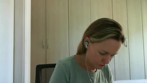 Snapshot of crazyanny chatting on February 17, 10:51 am Anny online show from February 17, 10:51 am