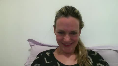 Snapshot of crazyanny chatting on February 18, 12:15 am Anny online show from February 18, 12:15 am