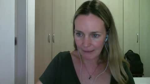 Snapshot of crazyanny chatting on February 18, 9:09 pm Anny online show from February 18, 9:09 pm