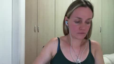 Snapshot of crazyanny chatting on February 19, 9:36 pm Anny online show from February 19, 9:36 pm