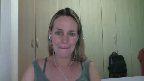 Snapshot of crazyanny chatting on February 25, 9:13 pm Anny online show from February 25, 9:13 pm