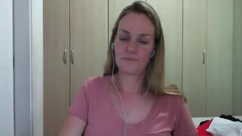 Snapshot of crazyanny chatting on March 6, 11:20 pm Anny online show from March 6, 11:20 pm