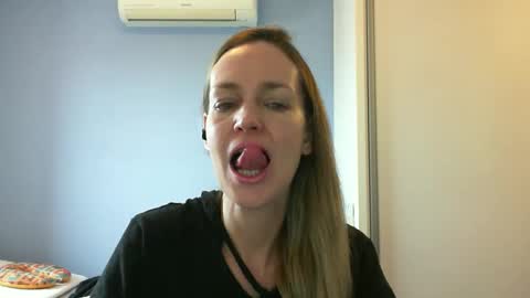 Snapshot of crazyanny chatting on September 16, 11:00 am Anny online show from September 16, 11:00 am