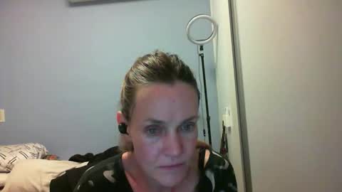 Snapshot of crazyanny chatting on November 3, 12:24 am Anny online show from November 3, 12:24 am