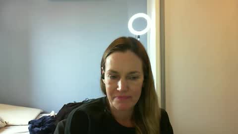 Snapshot of crazyanny chatting on November 3, 12:28 pm Anny online show from November 3, 12:28 pm