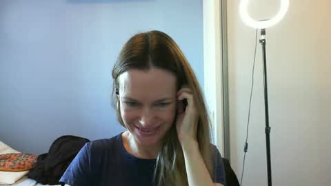 Snapshot of crazyanny chatting on November 5, 10:59 am Anny online show from November 5, 10:59 am