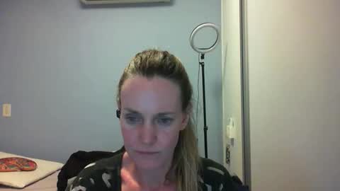 Snapshot of crazyanny chatting on November 8, 12:11 am Anny online show from November 8, 12:11 am