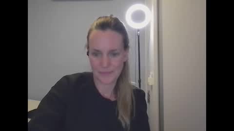 Snapshot of crazyanny chatting on November 13, 11:47 pm Anny online show from November 13, 11:47 pm