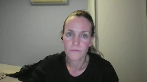 Snapshot of crazyanny chatting on November 15, 12:19 am Anny online show from November 15, 12:19 am