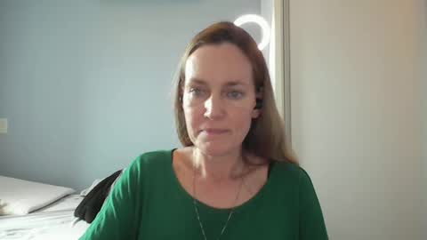 Snapshot of crazyanny chatting on November 18, 4:00 pm Anny online show from November 18, 4:00 pm