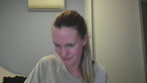 Snapshot of crazyanny chatting on November 23, 12:43 am Anny online show from November 23, 12:43 am