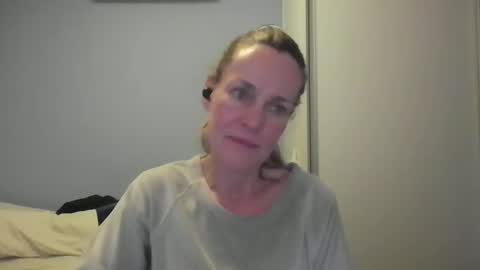 Snapshot of crazyanny chatting on November 24, 12:10 am Anny online show from November 24, 12:10 am