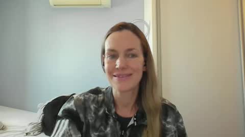 Snapshot of crazyanny chatting on November 28, 12:30 pm Anny online show from November 28, 12:30 pm