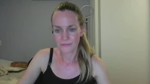 Snapshot of crazyanny chatting on December 3, 12:51 am Anny online show from December 3, 12:51 am