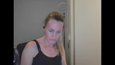 Snapshot of crazyanny chatting on December 5, 12:19 am Anny online show from December 5, 12:19 am