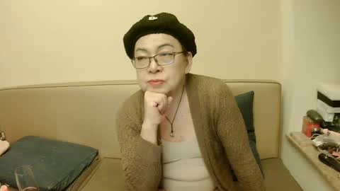 Kelly   online show from March 3, 8:54 pm