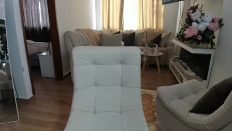 LAURA online show from February 18, 3:30 pm