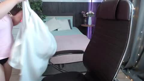 Snapshot of crazyy_girl_ chatting on June 22, 1:51 am Crazyy Girl online show from June 22, 1:51 am