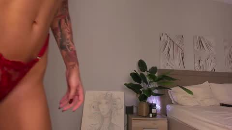 ALEXA AND WALLY online show from September 9, 5:12 pm