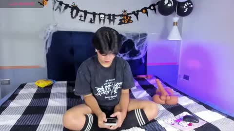 Snapshot of creamy_angelo chatting on October 18, 9:37 pm creamy_angelo online show from October 18, 9:37 pm