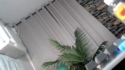 Delilah online show from September 21, 8:05 am