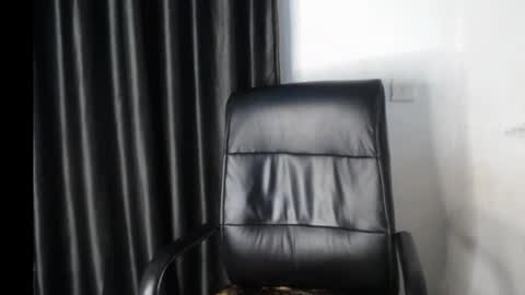 Snapshot of creamy_juicypussy chatting on September 9, 6:51 pm Lady jasmine online show from September 9, 6:51 pm