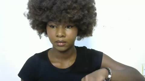 Snapshot of creamybabee chatting on January 12, 10:02 am queen online show from January 12, 10:02 am