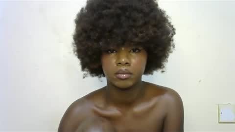 Snapshot of creamybabee chatting on January 19, 12:17 am queen online show from January 19, 12:17 am