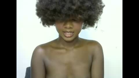 Snapshot of creamybabee chatting on January 28, 10:23 am queen online show from January 28, 10:23 am