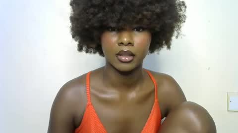 Snapshot of creamybabee chatting on March 2, 1:15 am queen online show from March 2, 1:15 am