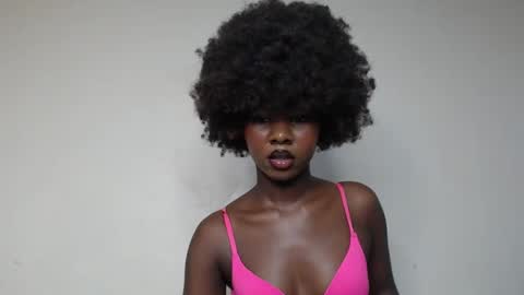 Snapshot of creamybabee chatting on March 7, 2:23 pm queen online show from March 7, 2:23 pm