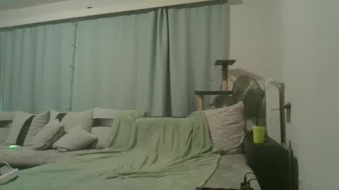 Snapshot of creamybiscuits12 chatting on October 4, 4:49 pm creamybiscuits12 online show from October 4, 4:49 pm