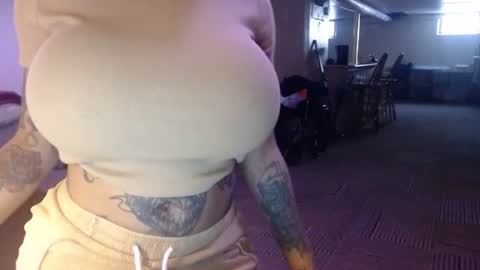 CreamyExotica online show from February 1, 1:53 pm