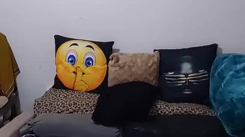 creamyhub online show from October 12, 6:56 am