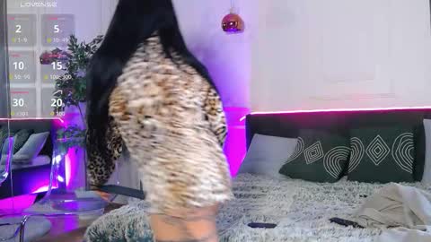 Snapshot of creamyinkk chatting on October 30, 8:27 am Sophie online show from October 30, 8:27 am