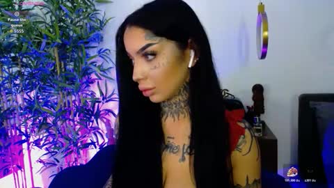 Snapshot of creamyinkk chatting on November 28, 7:55 am Sophie online show from November 28, 7:55 am