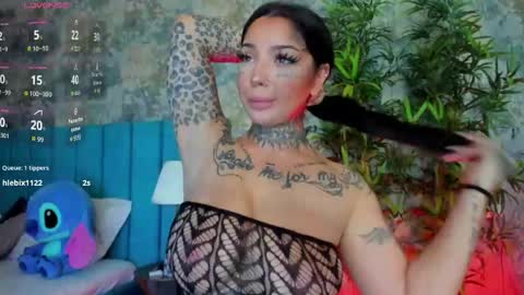 Snapshot of creamyinkk chatting on June 5, 6:52 am Sophie online show from June 5, 6:52 am