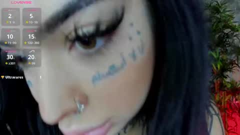 Snapshot of creamyinkk chatting on June 12, 6:01 am Sophie online show from June 12, 6:01 am