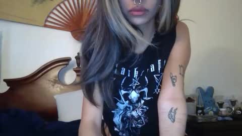 Snapshot of creature_nymph chatting on March 31, 7:14 pm bunni xoxo online show from March 31, 7:14 pm