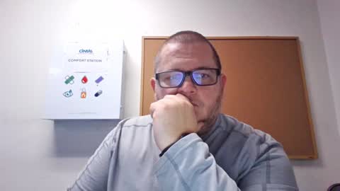 Snapshot of creeeping_death chatting on December 15, 1:46 am The hopeless romantic online show from December 15, 1:46 am